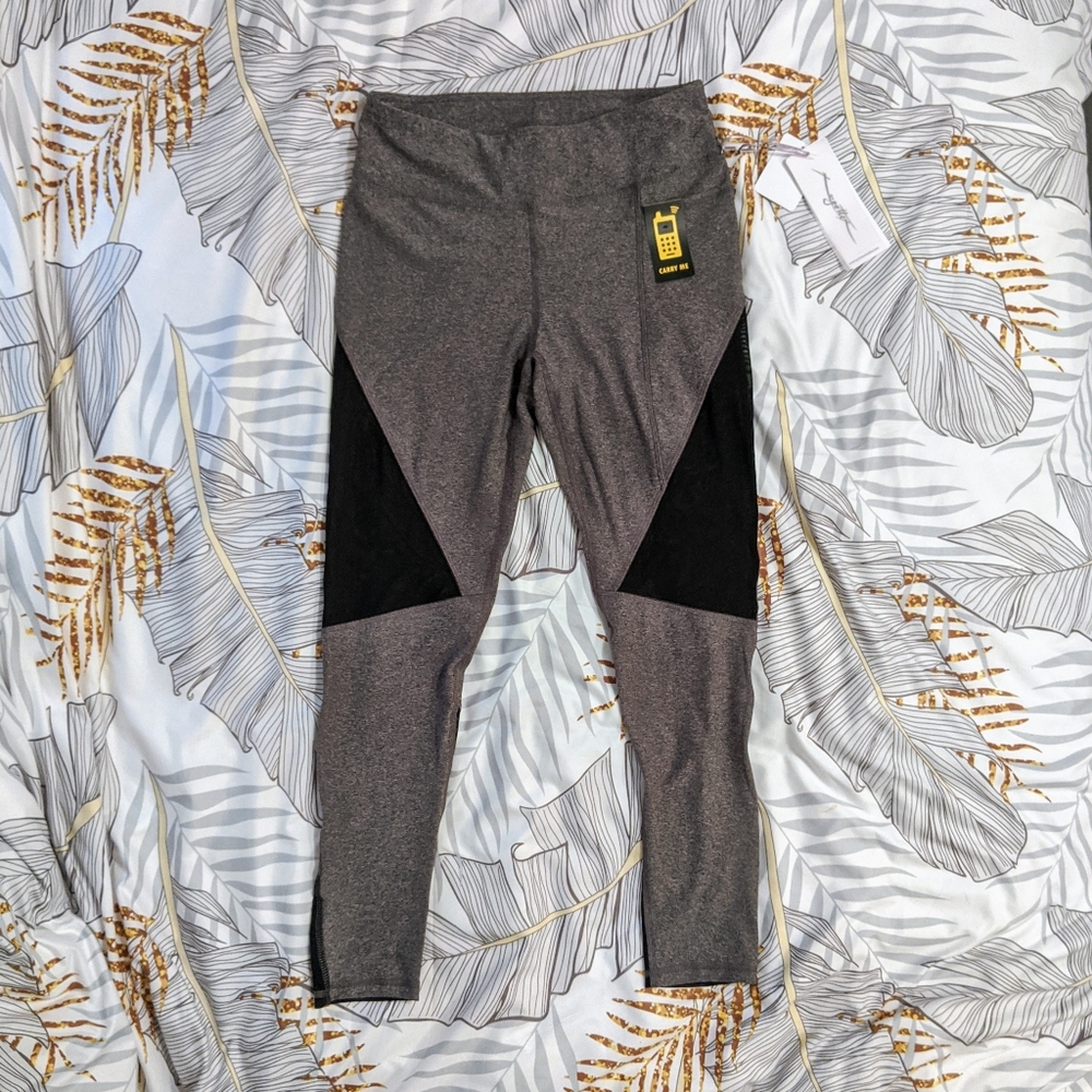 Moisture Wick Leggings w/ Phone Pocket
